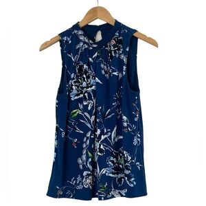 White House Black Market | Blue sleeveless floral blouse size small